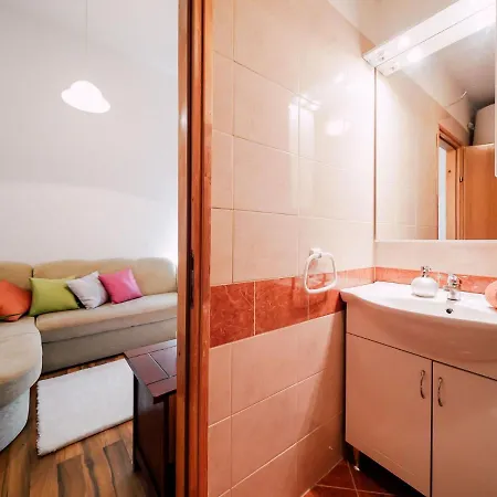 Lovely With Swimming Pool Apartman Ljubač