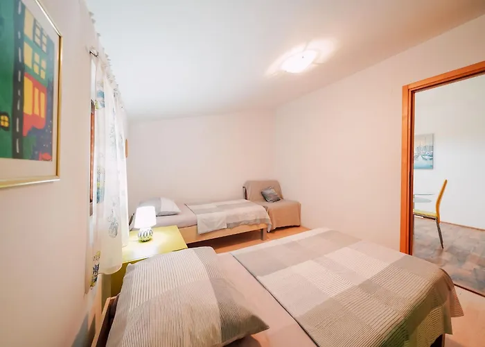 Charming 2-bed Appartement Ljubač
