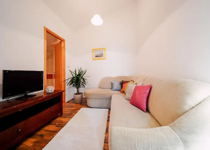 Charming 2-bed Appartement Ljubač