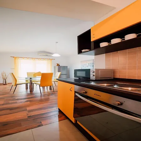 Charming 2-bed Apartman