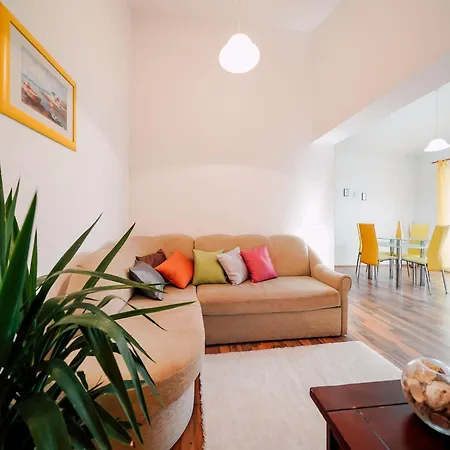 Charming 2-bed Apartament *