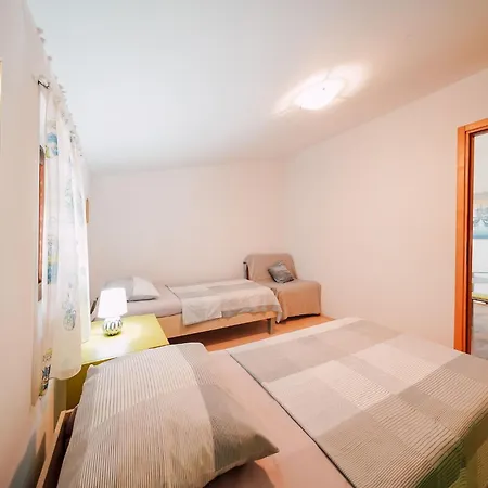 Charming 2-bed Apartament Ljubač