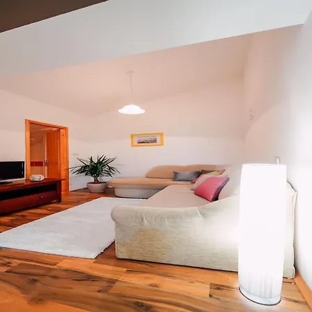 Charming 2-bed Apartament *