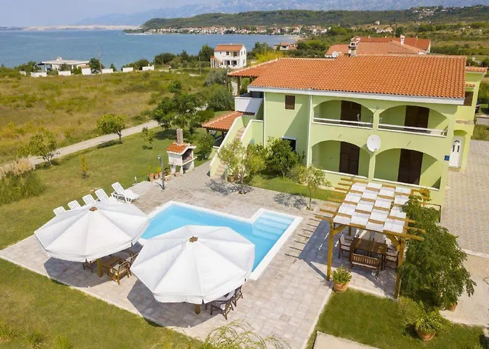 Апартаменты Charming 2-bed