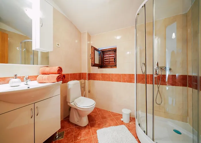 Апартаменты Charming 2-bed Любач