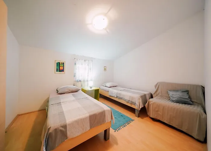 Апартаменты Charming 2-bed *