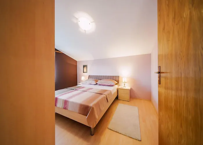 Charming 2-bed Апартаменты Любач